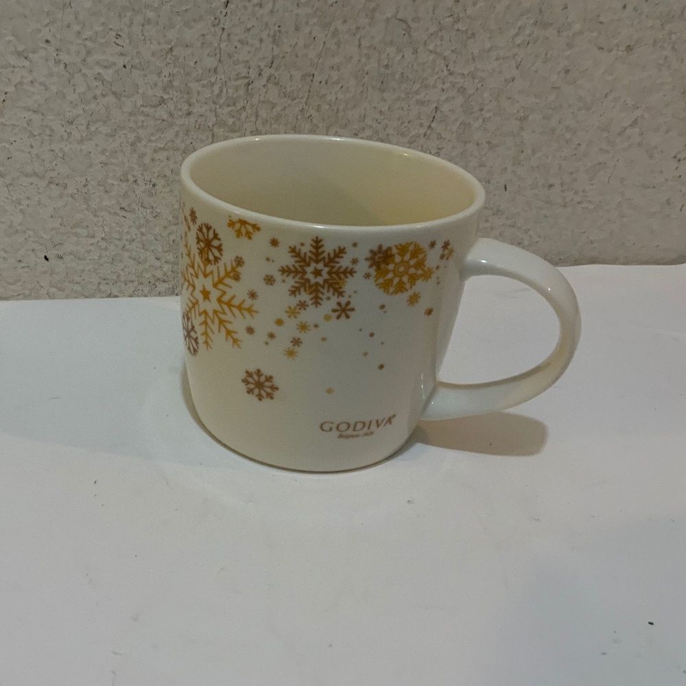 Godiva Belgium 1926 Modern Gourmet Foods Gold Snowflakes Coffee Mug 16 oz.